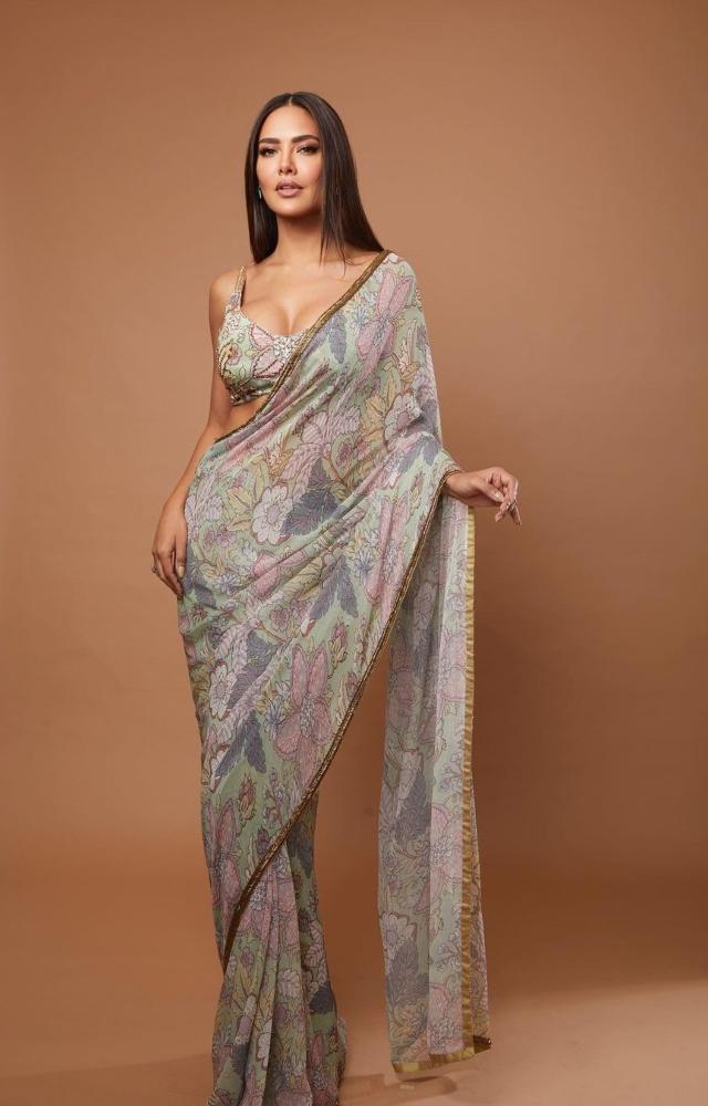 Esha Gupta looked stunning in a floral printed saree by Ranian. She opted for a bralette-style blouse and matte makeup